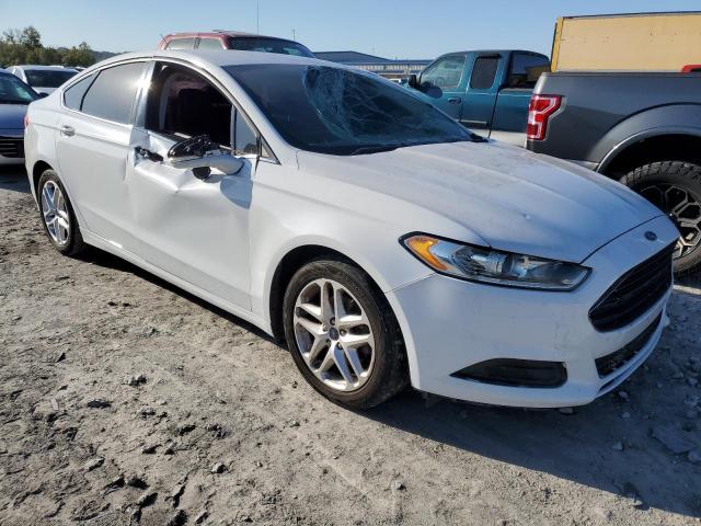 3FA6P0H78GR260752 - 2016 FORD FUSION SE WHITE photo 4