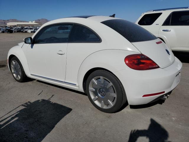 3VWJP7AT4DM687226 - 2013 VOLKSWAGEN BEETLE WHITE photo 2