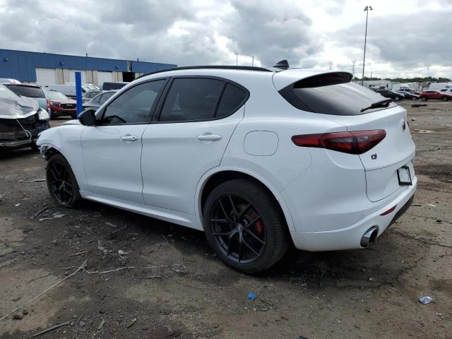 ZASPAKBN8M7D08067 - 2021 ALFA ROMEO STELVIO TI WHITE photo 2