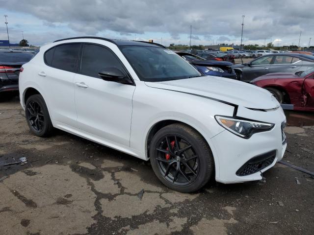 ZASPAKBN8M7D08067 - 2021 ALFA ROMEO STELVIO TI WHITE photo 4