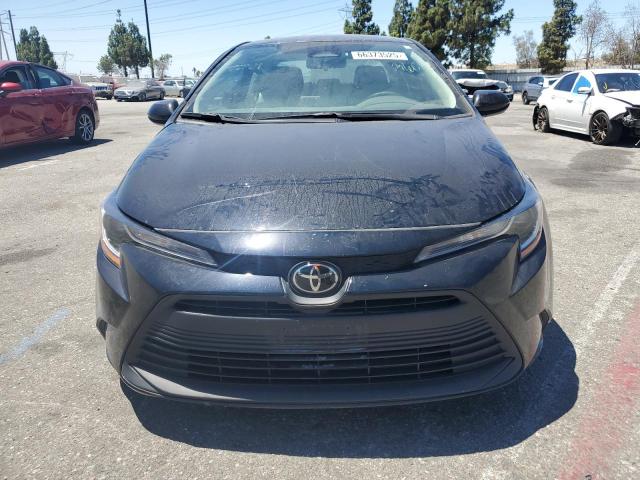 5YFB4MDE3RP090581 - 2024 TOYOTA COROLLA LE შავი ფოტო 5