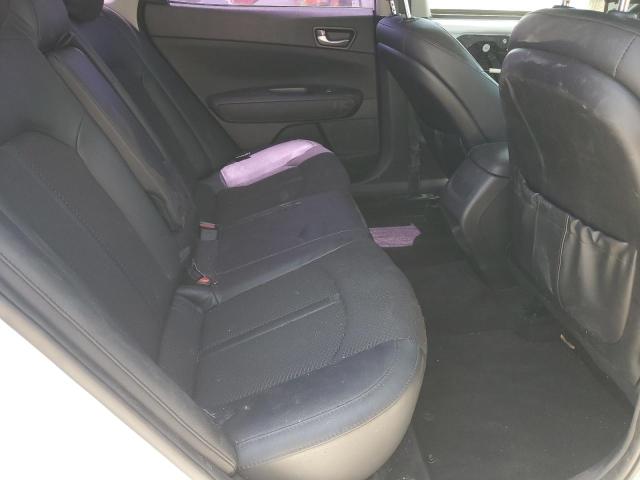 5XXGT4L30JG243813 - 2018 KIA OPTIMA LX WHITE photo 10