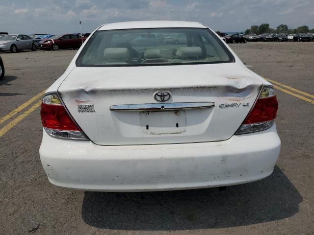 4T1BE32KX5U021539 - 2005 TOYOTA CAMRY LE WHITE photo 6