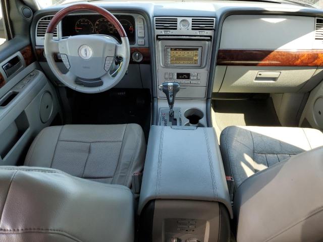 5LMFU28585LJ05202 - 2005 LINCOLN NAVIGATOR შავი ფოტო 8