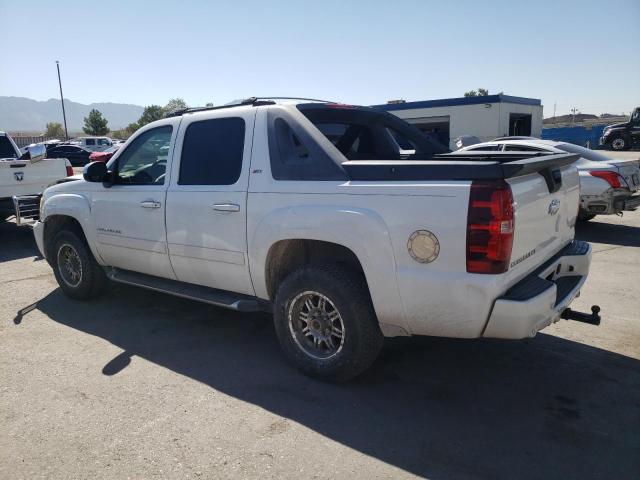 3GNMCFE07BG106584 - 2011 CHEVROLET AVALANCHE LT WHITE photo 2