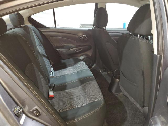 3N1CN7AP5JL812159 - 2018 NISSAN VERSA S GRAY photo 10