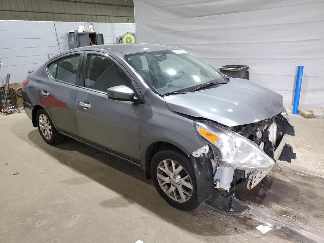 3N1CN7AP5JL812159 - 2018 NISSAN VERSA S GRAY photo 4