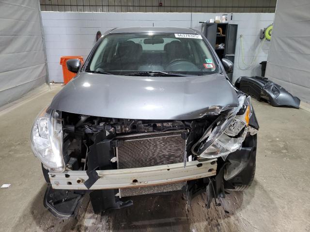 3N1CN7AP5JL812159 - 2018 NISSAN VERSA S GRAY photo 5