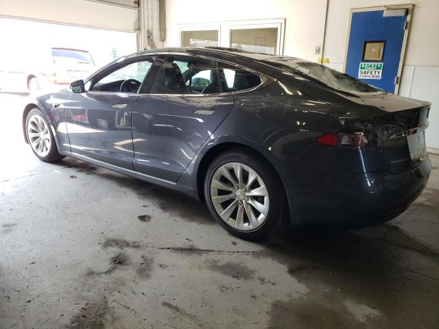 5YJSA1E26GF169327 - 2016 TESLA MODEL S Մոխրագույն լուսանկար 2