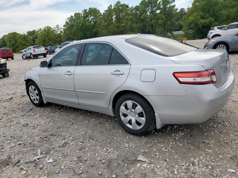4T1BF3EK1AU072401 - 2010 TOYOTA CAMRY BASE SILVER photo 2