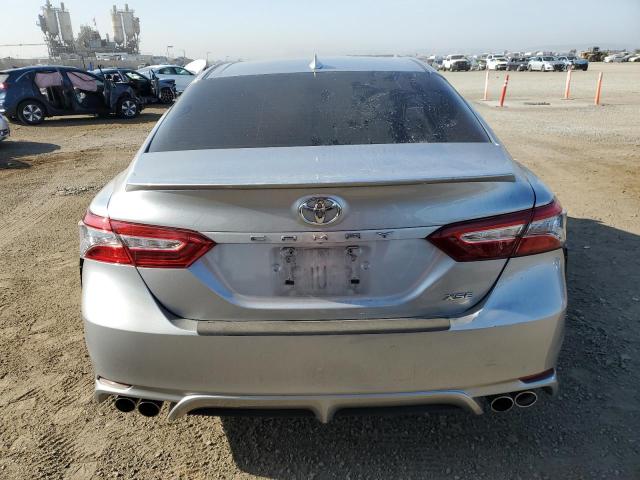 4T1B61HK2KU820395 - 2019 TOYOTA CAMRY XSE SILVER photo 6