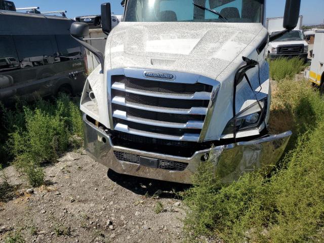 3AKBHSDV7LSLV1832 - 2020 FREIGHTLINER CASCADIA 1 WHITE photo 9