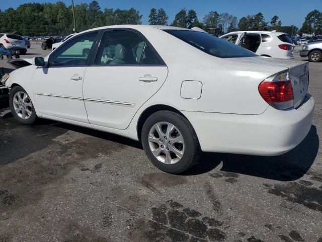 4T1BF30K15U617400 - 2005 TOYOTA CAMRY LE WHITE photo 2