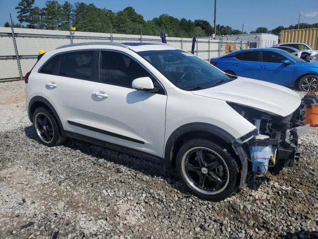 KNDCE3LG7K5026741 - 2019 KIA NIRO EX PREMIUM WHITE photo 4