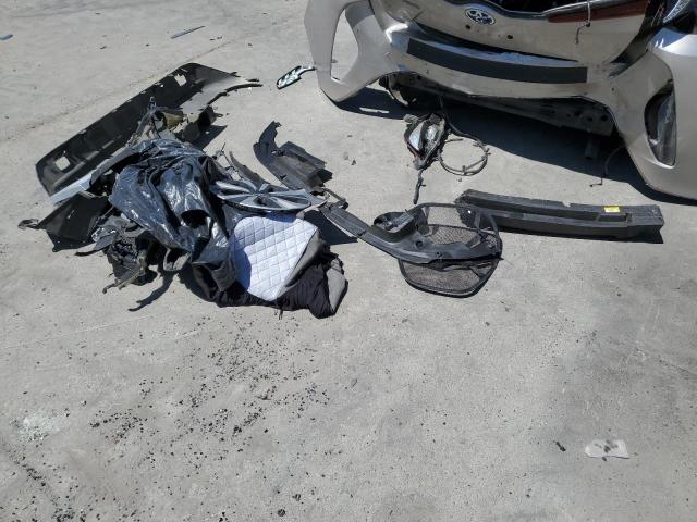 JTDKARFPXJ3091017 - 2018 TOYOTA PRIUS PRIM ვერცხლისფერი ფოტო 12