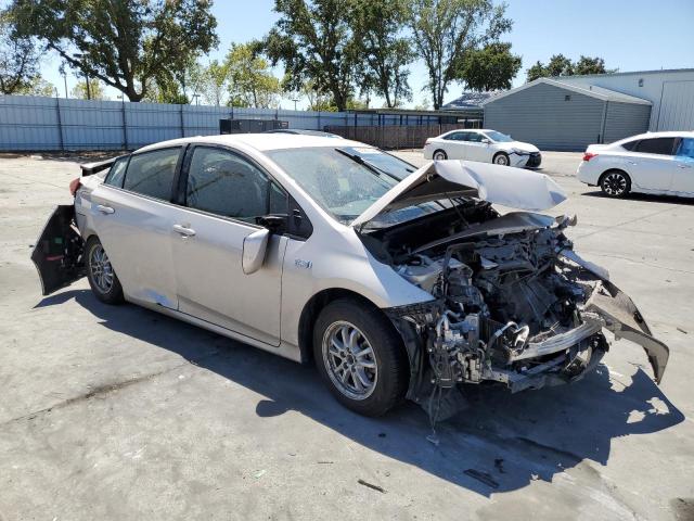JTDKARFPXJ3091017 - 2018 TOYOTA PRIUS PRIM ვერცხლისფერი ფოტო 4