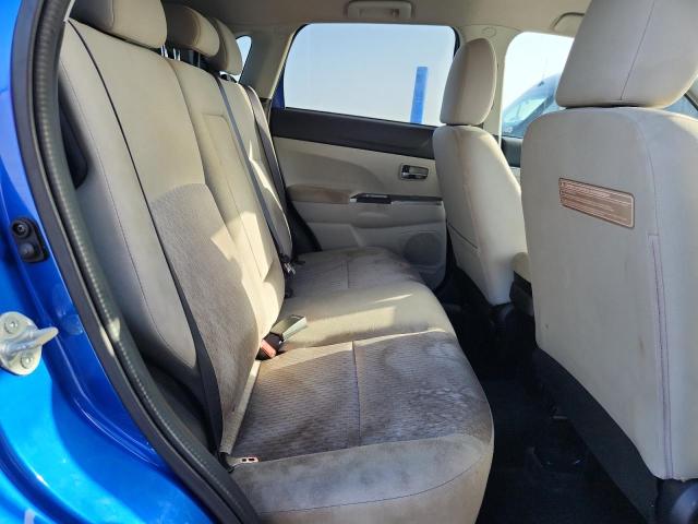 JA4AP3AU0JU004637 - 2018 MITSUBISHI OUTLANDER ES BLUE photo 11