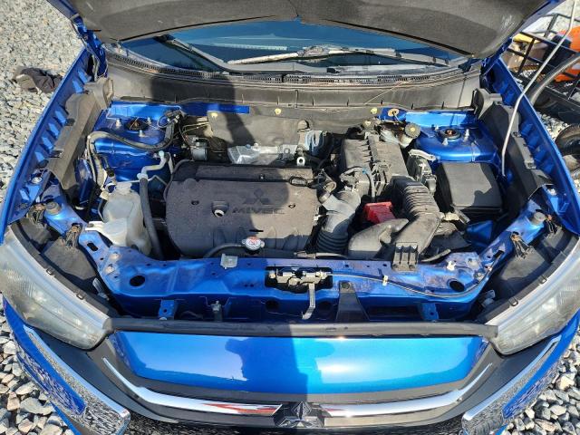 JA4AP3AU0JU004637 - 2018 MITSUBISHI OUTLANDER ES BLUE photo 12