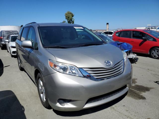 5TDKZ3DC9HS847368 - 2017 TOYOTA SIENNA LE SILVER photo 4