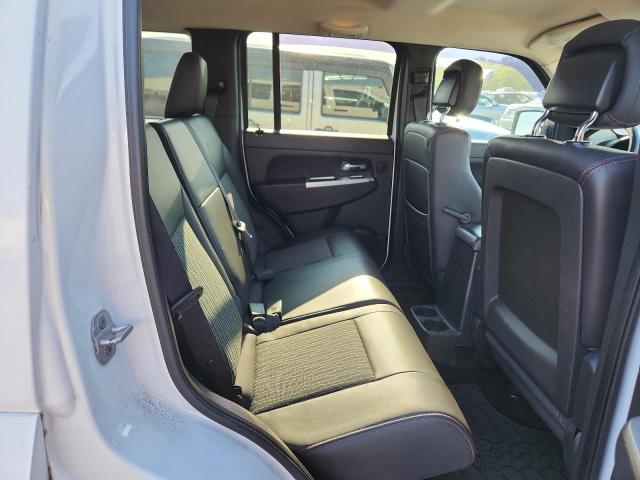 1C4PJMAK8CW125364 - 2012 JEEP LIBERTY SPORT WHITE photo 11