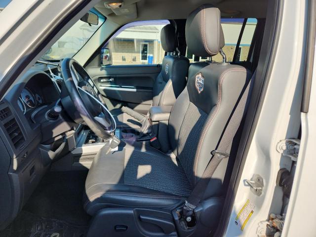 1C4PJMAK8CW125364 - 2012 JEEP LIBERTY SPORT WHITE photo 7