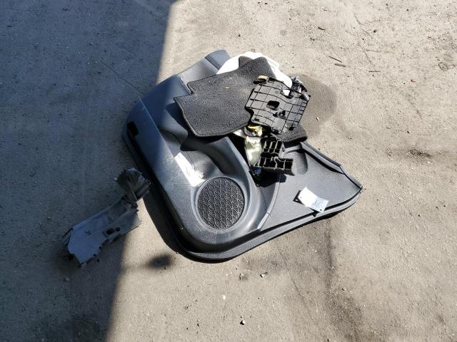 JTDKBRFU3G3522566 - 2016 TOYOTA PRIUS 银色 照片 12