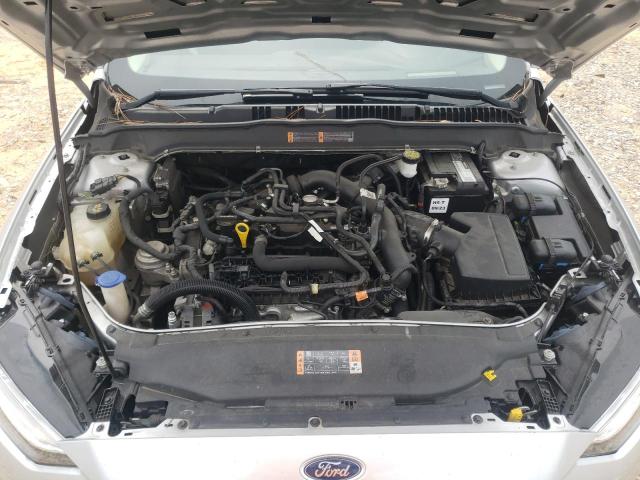3FA6P0HD3KR101815 - 2019 FORD FUSION SE SILVER photo 11