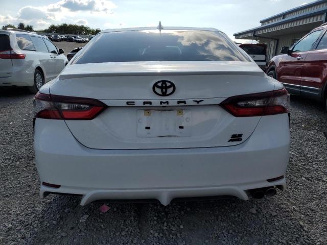 4T1G11BK0PU102882 - 2023 TOYOTA CAMRY SE NIGHT SHADE WHITE photo 6