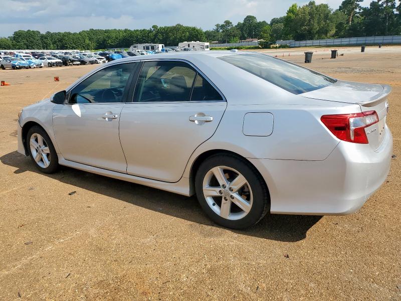 4T1BF1FK1CU059914 - 2012 TOYOTA CAMRY BASE Gümüş foto 2