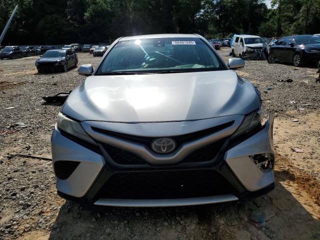 4T1B61HK4KU701425 - 2019 TOYOTA CAMRY XSE 银色 照片 5