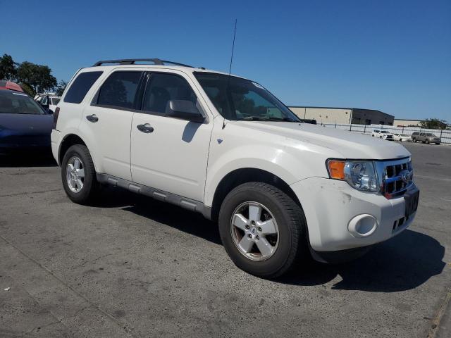 1FMCU93G69KC49821 - 2009 FORD ESCAPE XLT WHITE photo 4