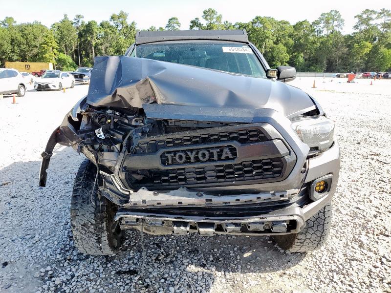 5TFGZ5ANXGX004828 - 2016 TOYOTA TACOMA DOUBLE CAB GRAY photo 5