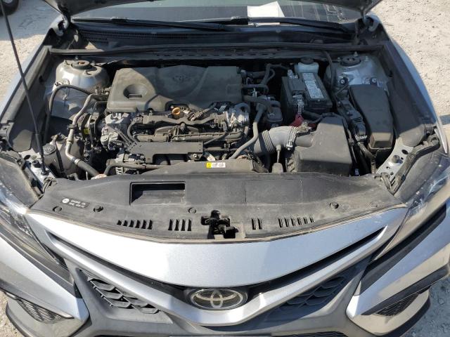 4T1G11AK5MU573875 - 2021 TOYOTA CAMRY SE SILVER photo 11