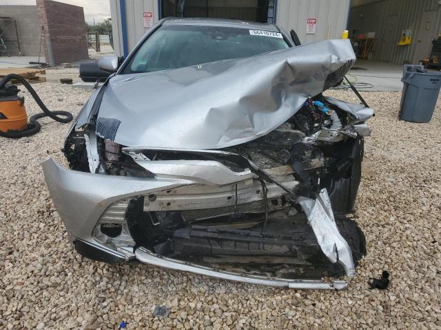 4T1B11HK9JU643907 - 2018 TOYOTA CAMRY L SILVER photo 5