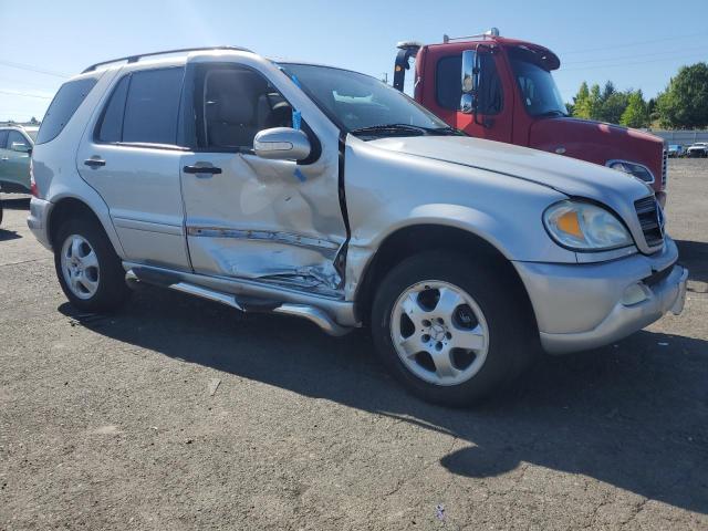4JGAB54E92A307225 - 2002 MERCEDES-BENZ ML 320 ვერცხლისფერი ფოტო 4