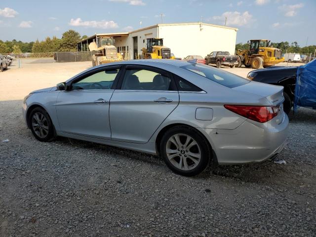 5NPEC4AB8BH300685 - 2011 HYUNDAI SONATA SE SILVER photo 2