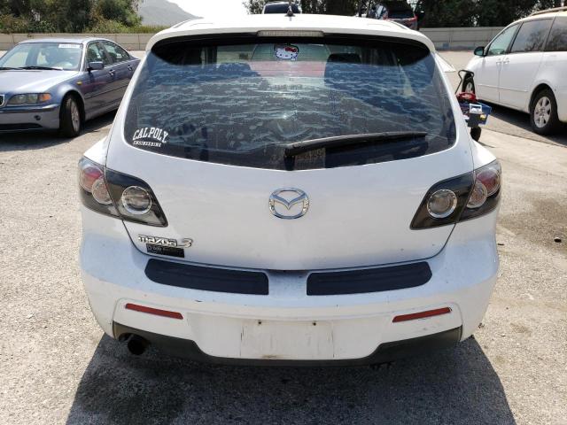 JM1BK344581841240 - 2008 MAZDA 3 HATCHBACK WHITE photo 6