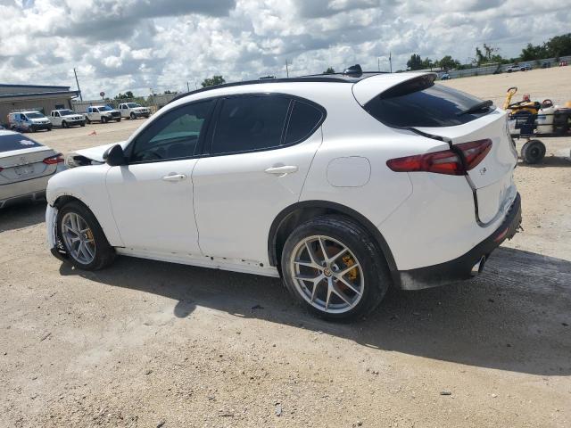 ZASPAKBN4K7C50293 - 2019 ALFA ROMEO STELVIO TI WHITE photo 2