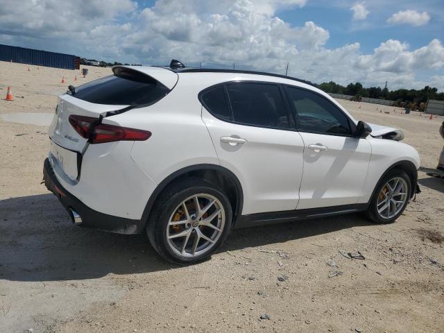 ZASPAKBN4K7C50293 - 2019 ALFA ROMEO STELVIO TI WHITE photo 3