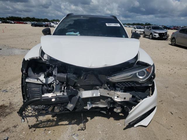 ZASPAKBN4K7C50293 - 2019 ALFA ROMEO STELVIO TI WHITE photo 5