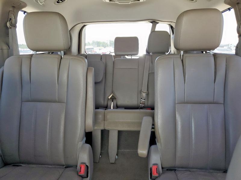 2C4RC1CG5CR327551 - 2012 CHRYSLER TOWN & COU TOURING L WHITE photo 10