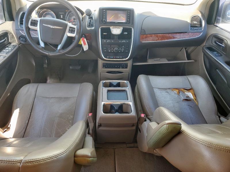 2C4RC1CG5CR327551 - 2012 CHRYSLER TOWN & COU TOURING L WHITE photo 8