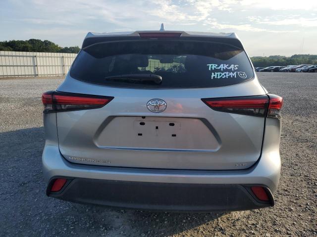 5TDGZRAH2NS544663 - 2022 TOYOTA HIGHLANDER XLE Gümüş fotoğraf 6