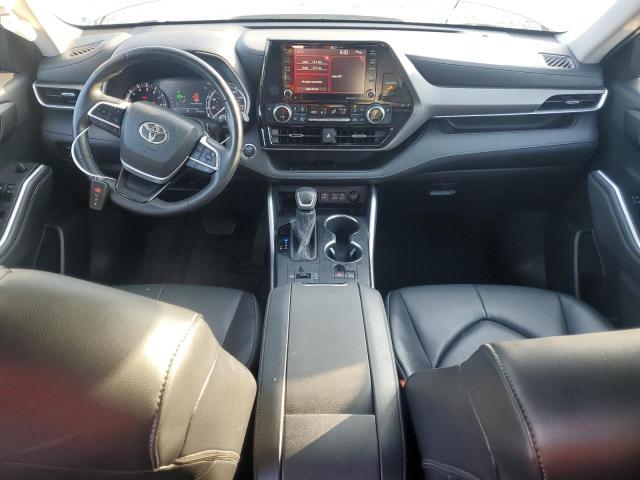 5TDGZRAH2NS544663 - 2022 TOYOTA HIGHLANDER XLE Gümüş fotoğraf 8