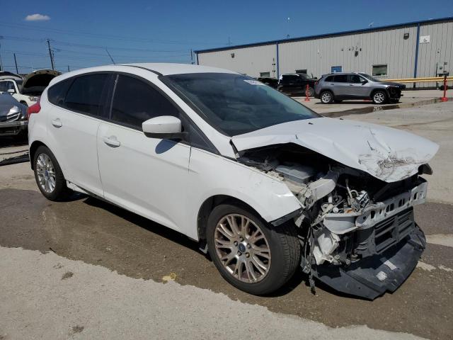 1FAHP3K26CL136334 - 2012 FORD FOCUS SE WHITE photo 4