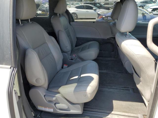 5TDDK3DC2GS141693 - 2016 TOYOTA SIENNA XLE WHITE photo 11