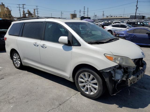 5TDDK3DC2GS141693 - 2016 TOYOTA SIENNA XLE WHITE photo 4
