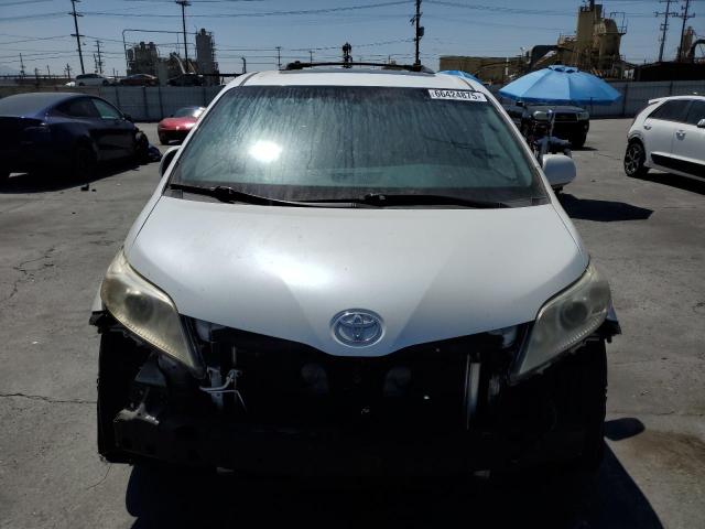 5TDDK3DC2GS141693 - 2016 TOYOTA SIENNA XLE WHITE photo 5