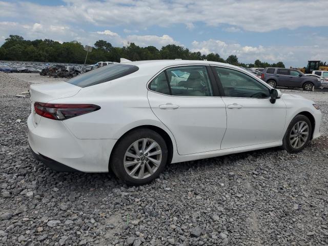 4T1C11AK2NU668796 - 2022 TOYOTA CAMRY LE 白色 照片 3