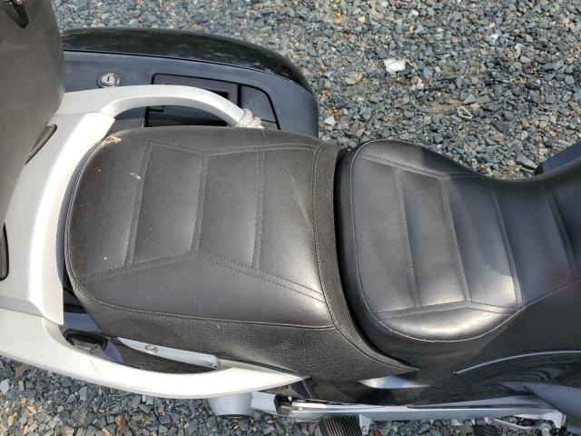 WB10388085ZM15576 - 2005 BMW R1200 ST SILVER photo 6